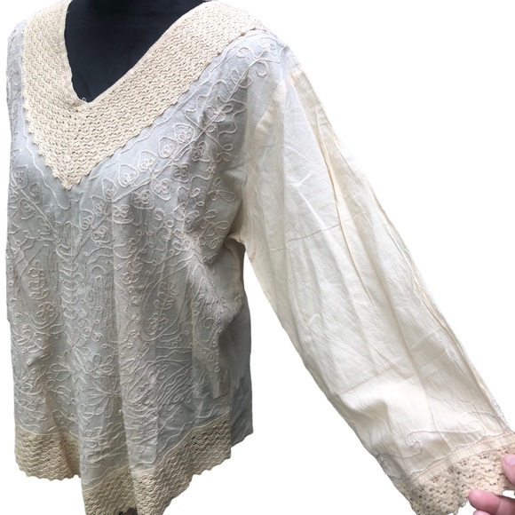 Royal Moda Beige Threaded Blouse size Medium - Picture 10 of 10